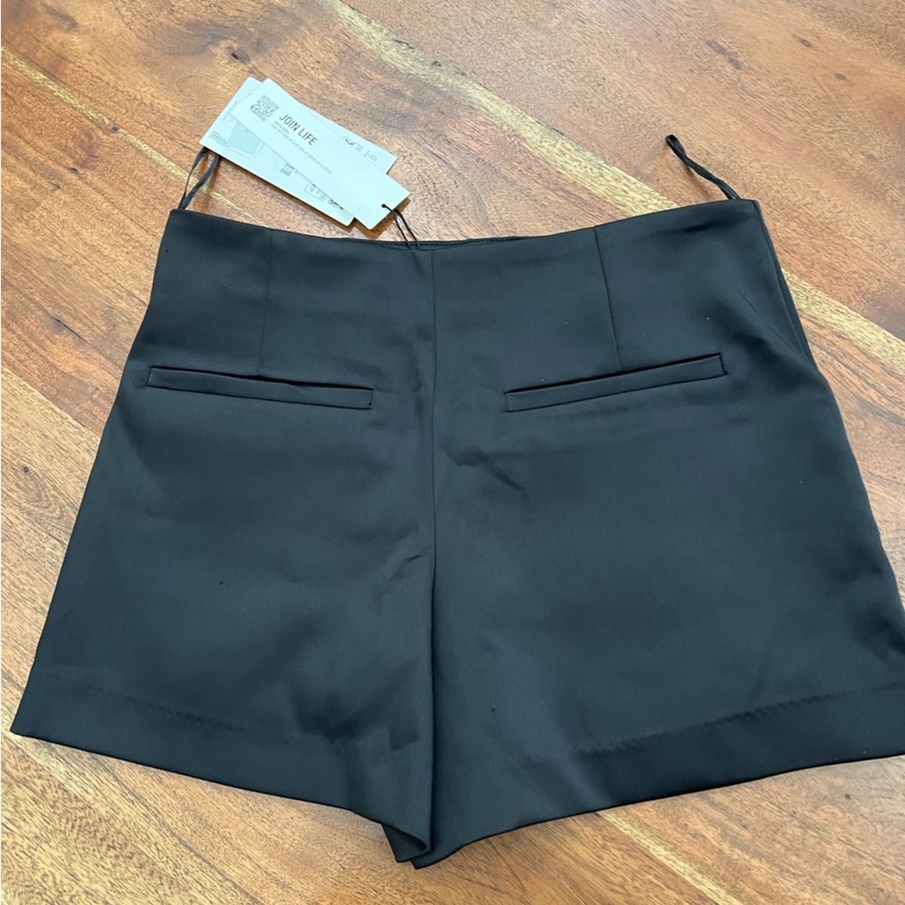 Mini Shorts - Picture 4 of 4